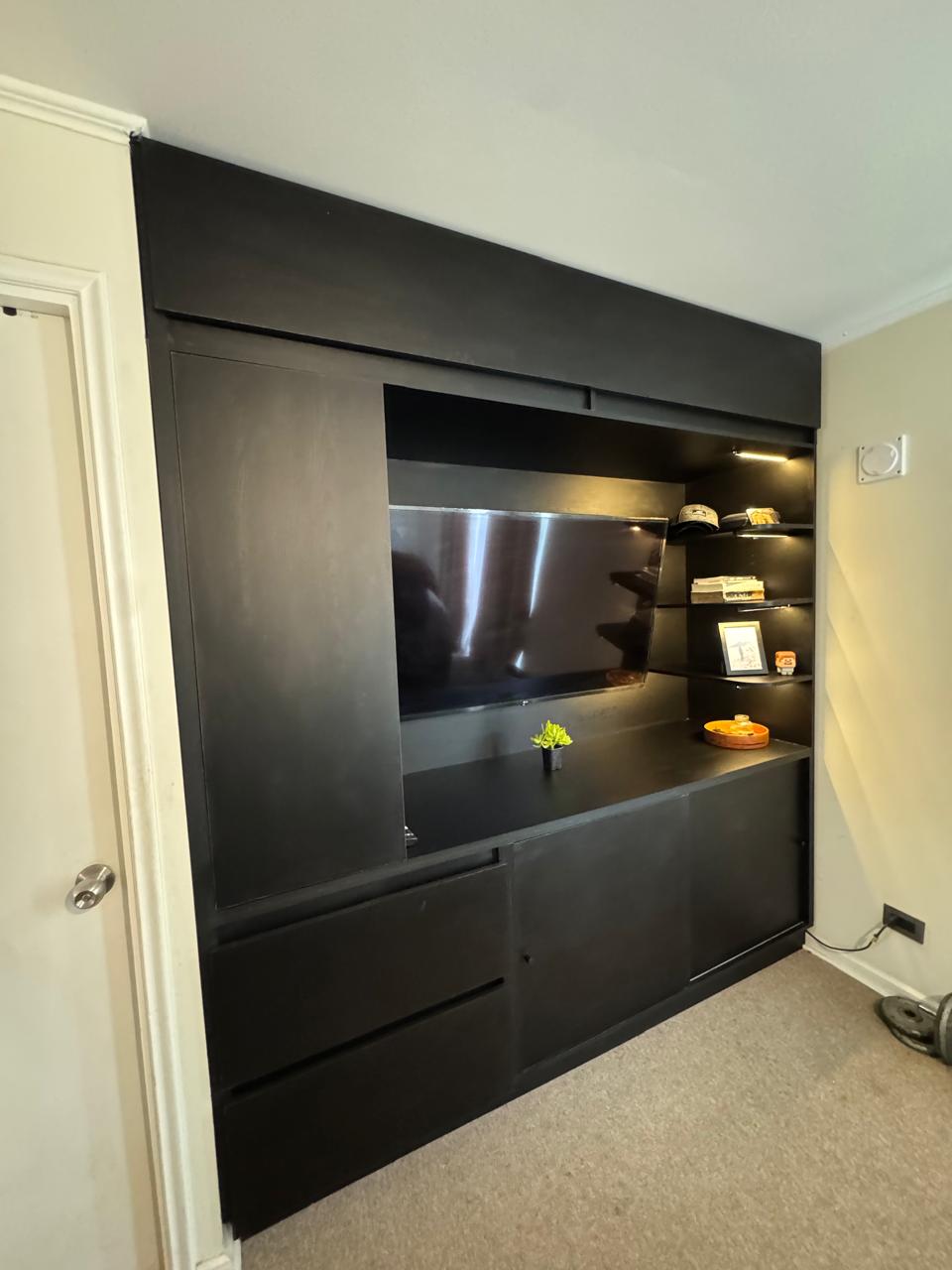 Closet con TV integrada